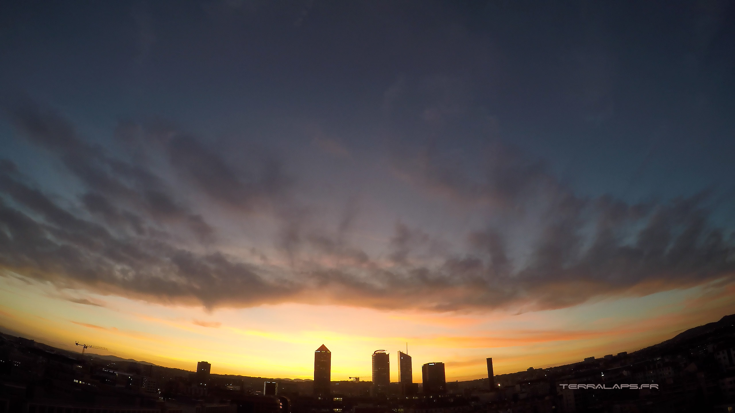 Coucher de Soleil sur Lyon - Fond d'écran - 12 Octobre 2018 - Terralaps.fr Coucher de Soleil sur Lyon - Fond d'écran - 12 Octobre 2018 - Terralaps.fr
