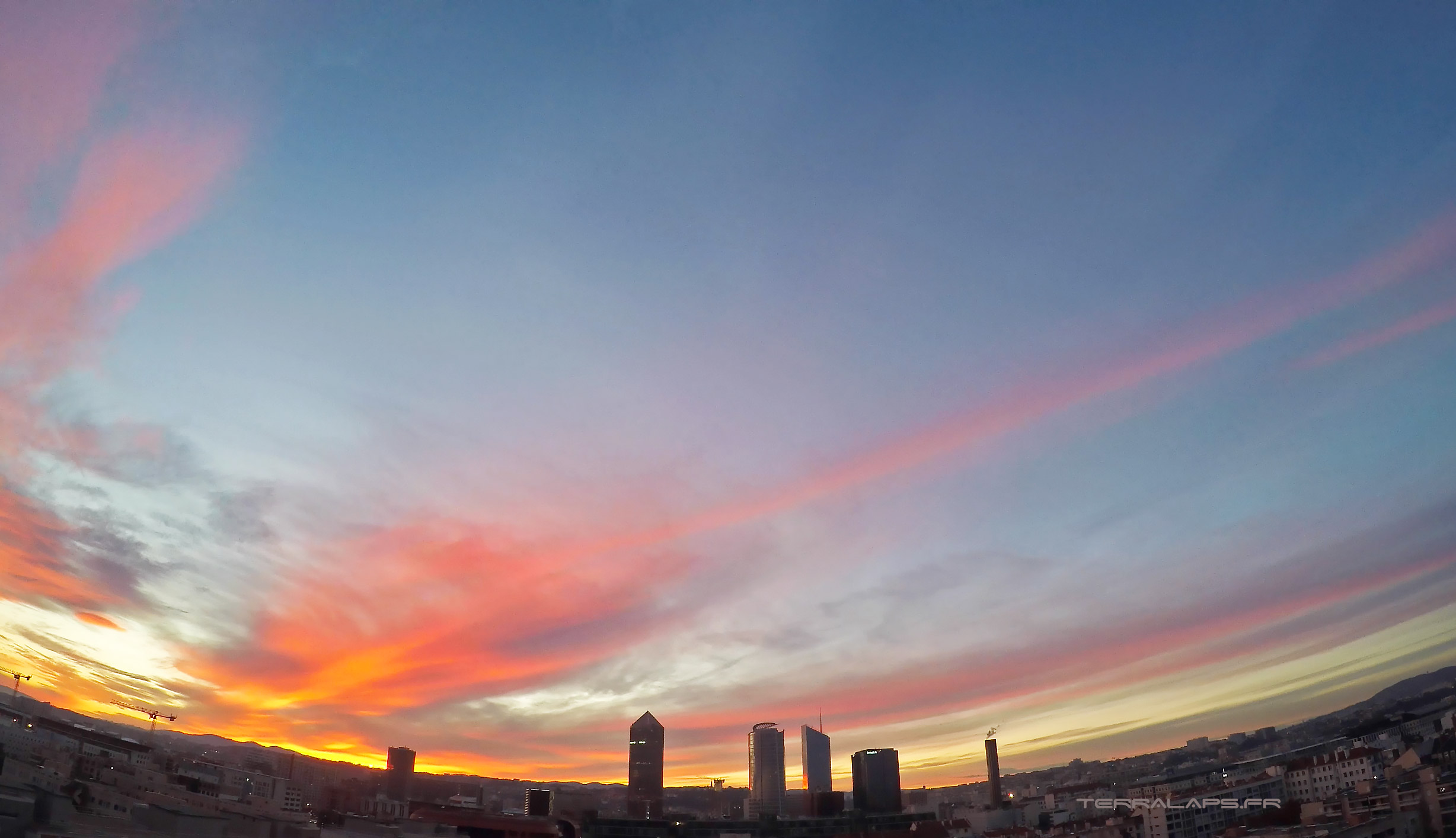 Timelapse de Lyon - Coucher de Soleil du 24 Novembre 2018 - Terralaps.fr Timelapse de Lyon - Coucher de Soleil du 24 Novembre 2018 - Terralaps.fr